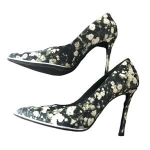 EUC Givenchy $825 Floral-Print Leather Pump Baby’s Breath Print 4” Heel Size 5.5